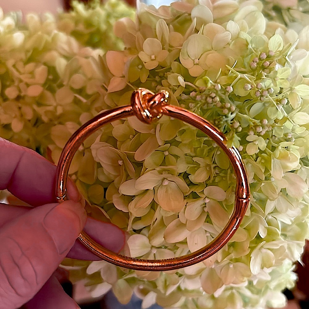 KATE SPADE • Sailor's Knot Hinge Bangle Gold Bracelet